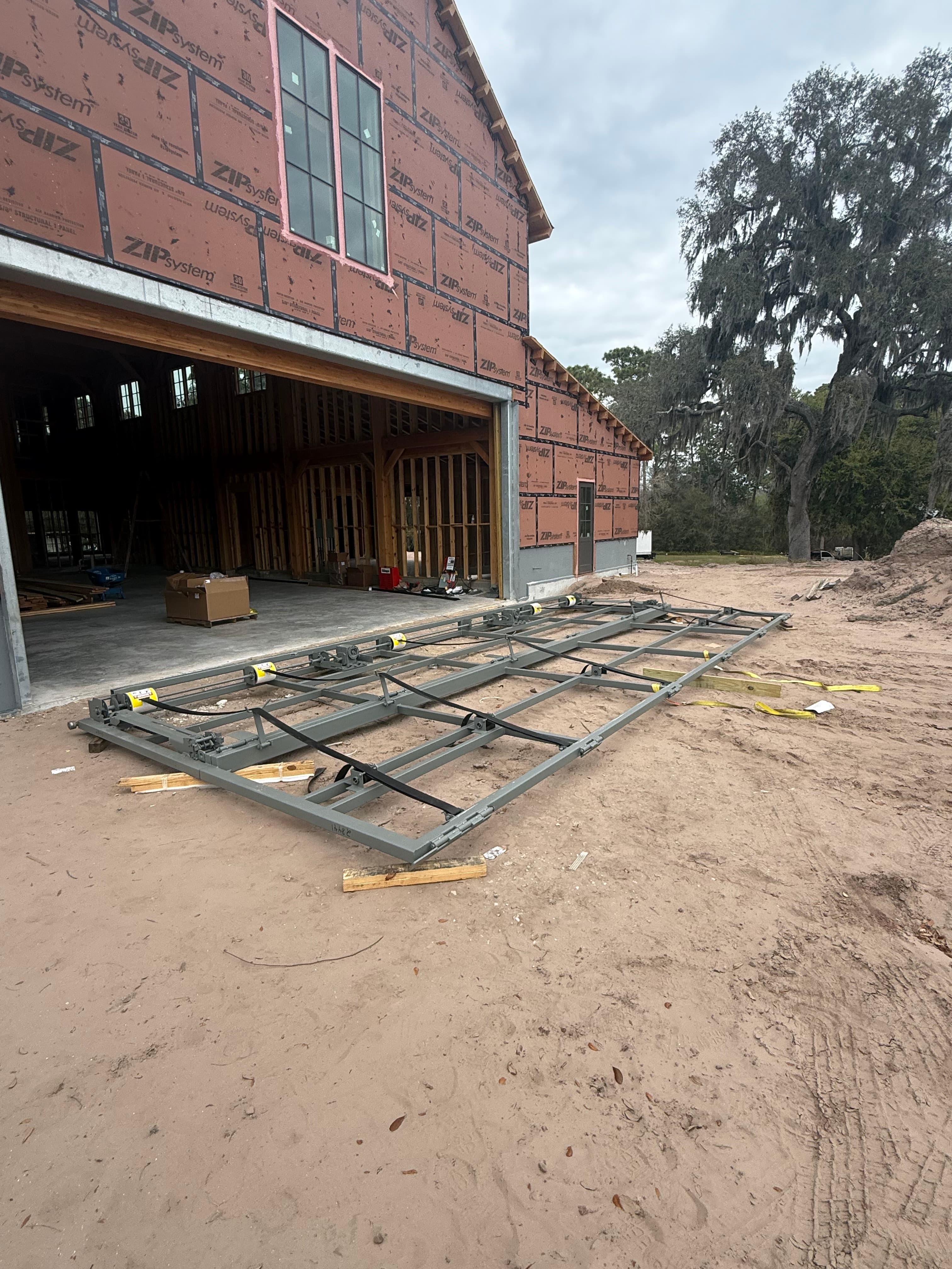 Hydraulic hangar door system installed at a Florida aviation facility